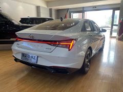 Hyundai Elantra 2022 1.5L CVT Luxury - ფოტო 12