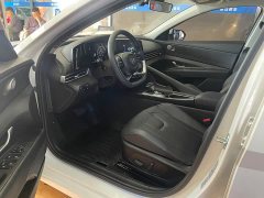 Hyundai Elantra 2022 1.5L CVT Luxury - ფოტო 4