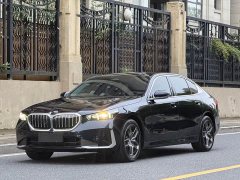 BMW 5 Series 530Li Premier Luxury Package - ფოტო 1