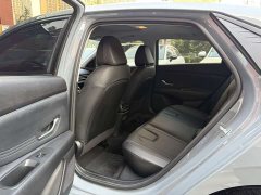 Hyundai Elantra 2022 1.5L CVT Luxury - ფოტო 5