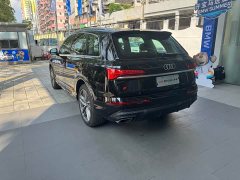 Audi Q7 55 TFSI quattro S line Sport - ფოტო 8