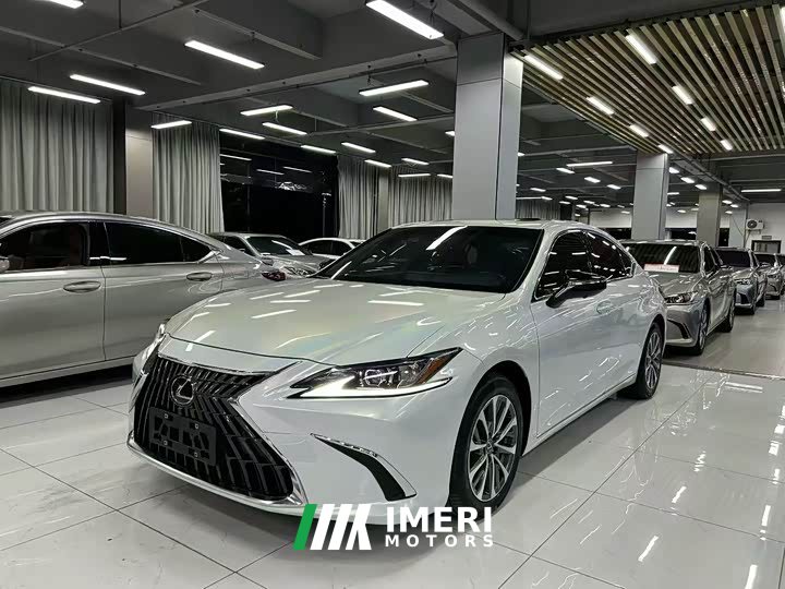 Lexus ES 2022 300h Excellence Edition - ავტომობილი ჩინეთიდან