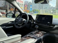 Toyota Emgrand S12 Grevias 2.5L Hybrid Premium Plus Edition - ფოტო 17