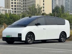 Li Auto MEGA 2025 Home Family Edition - ფოტო 1