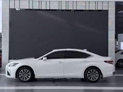 Lexus ES 200 Premium Edition - ფოტო 3