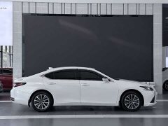 Lexus ES 200 Premium Edition - ფოტო 4