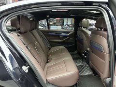BMW 5 Series 530Li Luxury M Sport Package - ფოტო 5