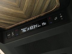 Lexus LM 500h Six-Seat Premium Edition - ფოტო 17
