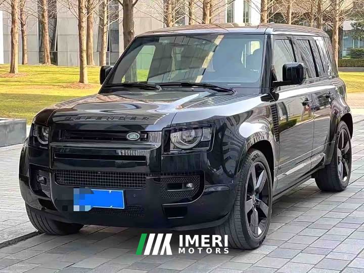 Land Rover Defender 110 V8 007 Heritage Edition
