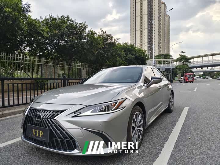 Lexus ES 300h Excellence Edition