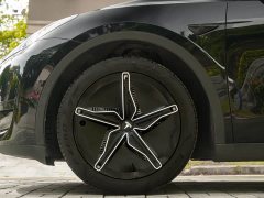 Tesla Model Y Rear-Wheel Drive - ფოტო 17
