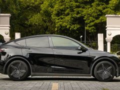 Tesla Model Y Rear-Wheel Drive - ფოტო 9