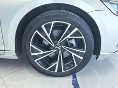 Volkswagen Magotan 330TSI DSG 30th Anniversary Edition - ფოტო 6