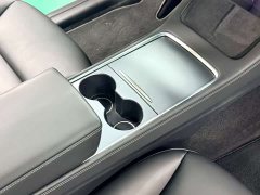 Tesla Model Y Long Range All-Wheel Drive - ფოტო 9