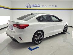 Ford Focus Sedan EcoBoost 180 Automatic ST Line - ფოტო 3