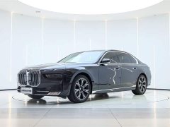 BMW 7 Series 2023 735Li Luxury Line - photo 1