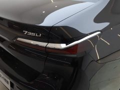 BMW 7 Series 2023 735Li Luxury Line - photo 11