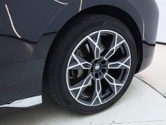 BMW 7 Series 2023 735Li Luxury Line - photo 13