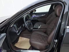 BMW 7 Series 2023 735Li Luxury Line - photo 17