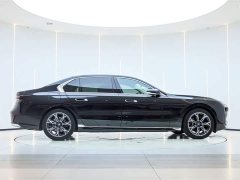 BMW 7 Series 2023 735Li Luxury Line - photo 4
