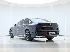 BMW 7 Series 2023 735Li Luxury Line - photo 8
