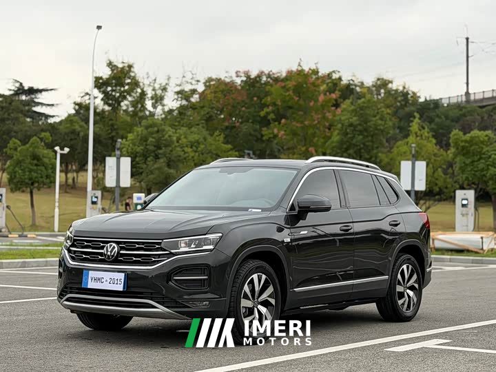 Volkswagen Tharu Taos 330TSI FWD Luxury Smart Connect Edition