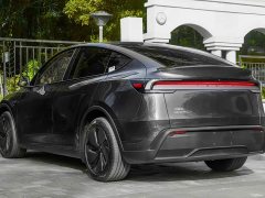 Tesla Model Y Rear-Wheel Drive - ფოტო 6