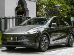Tesla Model Y Rear-Wheel Drive - ფოტო 3