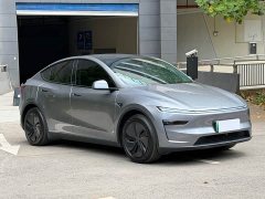 Tesla Model Y Rear-Wheel Drive - ფოტო 3
