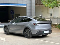 Tesla Model Y Rear-Wheel Drive - ფოტო 5