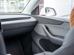 Tesla Model Y Rear-Wheel Drive - ფოტო 18