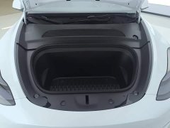 Tesla Model Y Rear-Wheel Drive - ფოტო 10