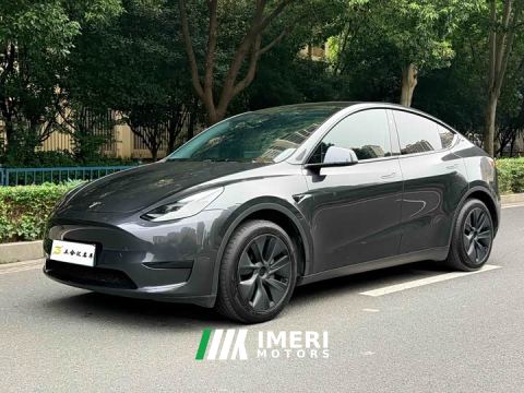 2024 Tesla Model Y Rear-Wheel Drive