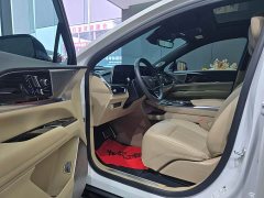 Cadillac XT5 2025 2.0T Luxury - ფოტო 8