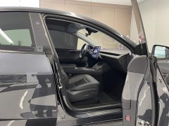 Tesla Model Y Rear-Wheel Drive - ფოტო 18