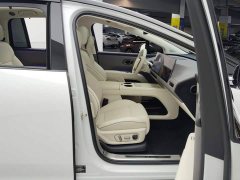 Li Auto i8 Standard Edition - ფოტო 8