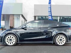 Tesla Model Y Long Range All-Wheel Drive - ფოტო 5