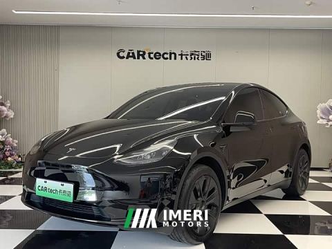 2024 Tesla Model Y Rear-Wheel Drive