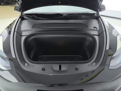Tesla Model Y Rear-Wheel Drive - ფოტო 10