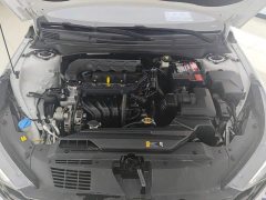 Hyundai Elantra 1.5L CVT Luxury - ფოტო 10