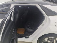 Hyundai Elantra 1.5L CVT Luxury - ფოტო 11