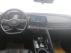 Hyundai Elantra 1.5L CVT Luxury - ფოტო 12
