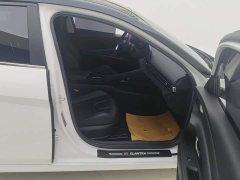 Hyundai Elantra 1.5L CVT Luxury - ფოტო 8