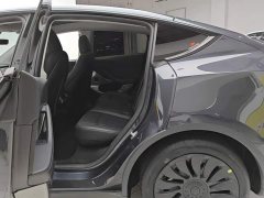 Tesla Model Y Rear-Wheel Drive - ფოტო 11
