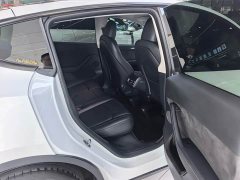 Tesla Model Y Rear-Wheel Drive - ფოტო 19