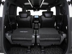 Toyota Alphard 2.5L Automatic - ფოტო 17