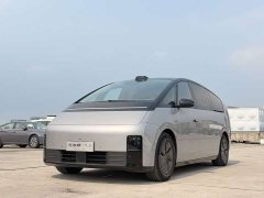 Li Auto Li Xiang MEGA Ultra - ფოტო 1