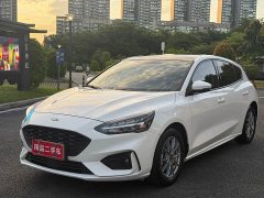 Ford Focus Sedan EcoBoost 180 Automatic Trend - ფოტო 1