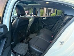 Ford Focus Sedan EcoBoost 180 Automatic Trend - ფოტო 10