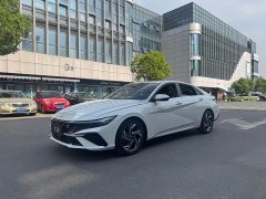 Hyundai Elantra 2023 1.5L CVT Luxury - ფოტო 1